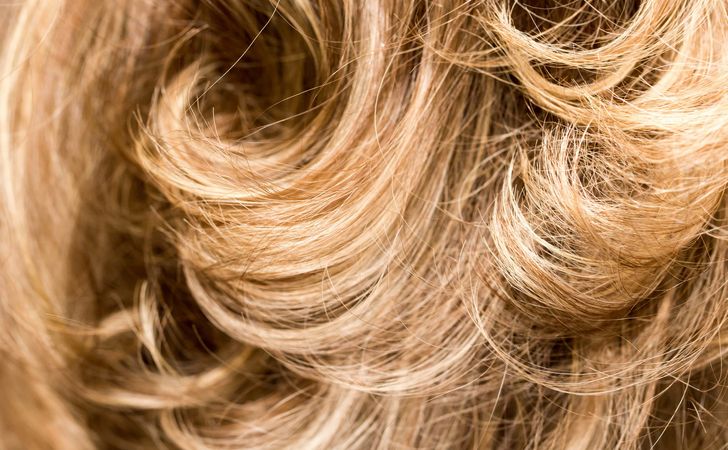 パーマのせいで毛先がチリチリに 髪の毛が傷む理由とケア方法 薄毛 抜け毛研究所